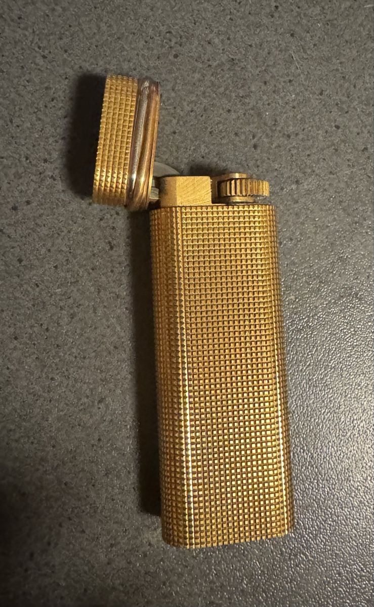 Cartier Accendini: Briquet plaqué or CARTIER – Usato da Plan-les-Ouates venduto da plo_2k5y 1