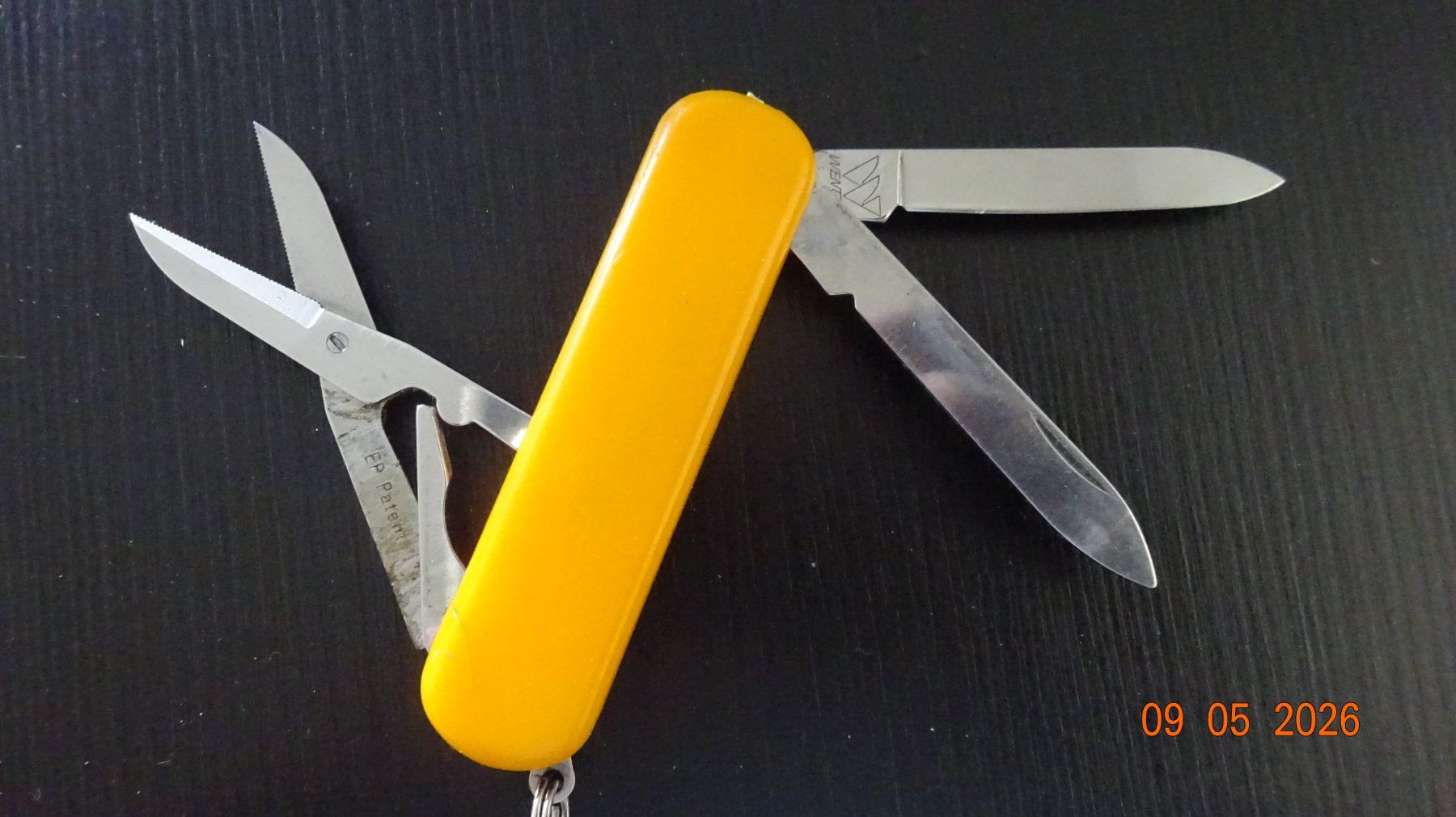 Wenger Coltelli tascabile: Wenger couteau de poche avec ciseaux orange – Usato da Bassecourt venduto da maxibog 3