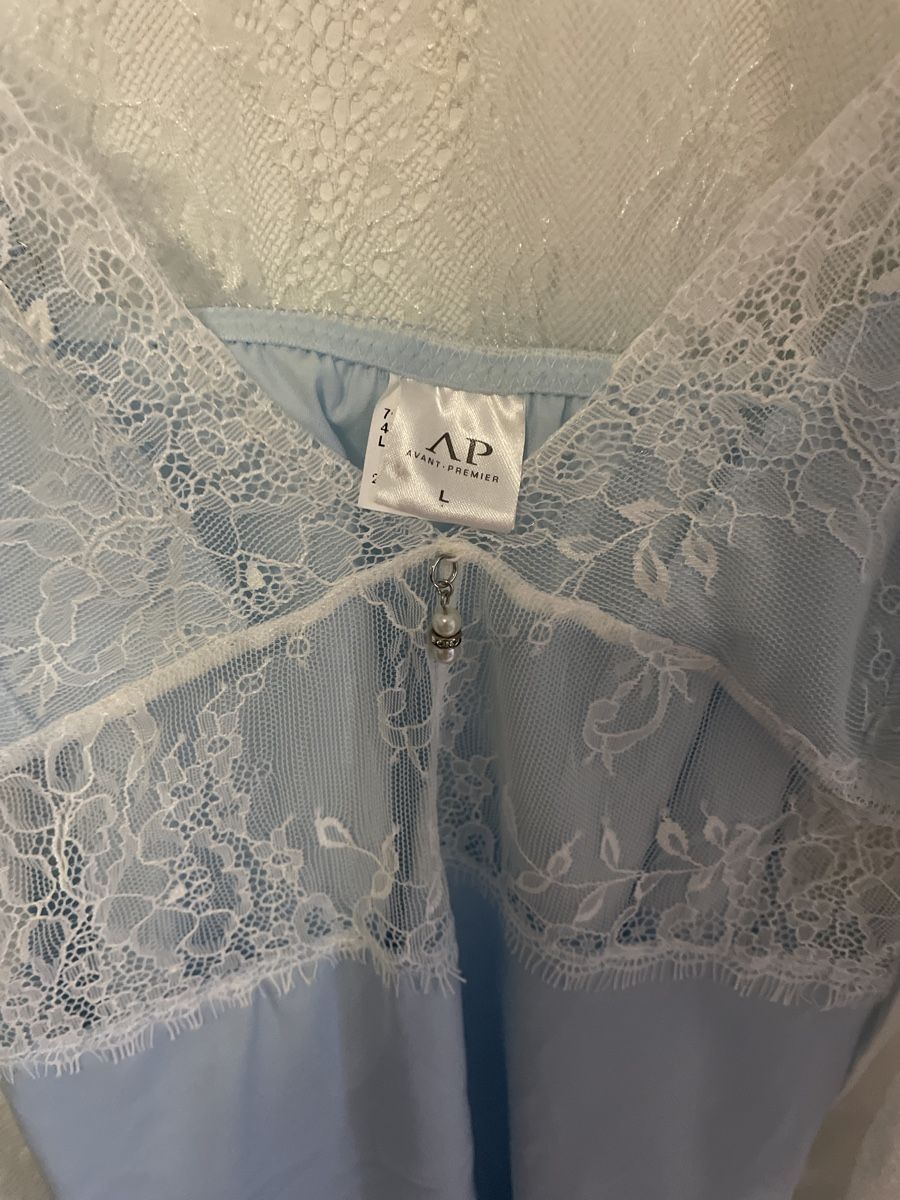 Lotti di vestiti: Elegante vestaglia con pizzo – Usato da Bellinzona venduto da remarema 2