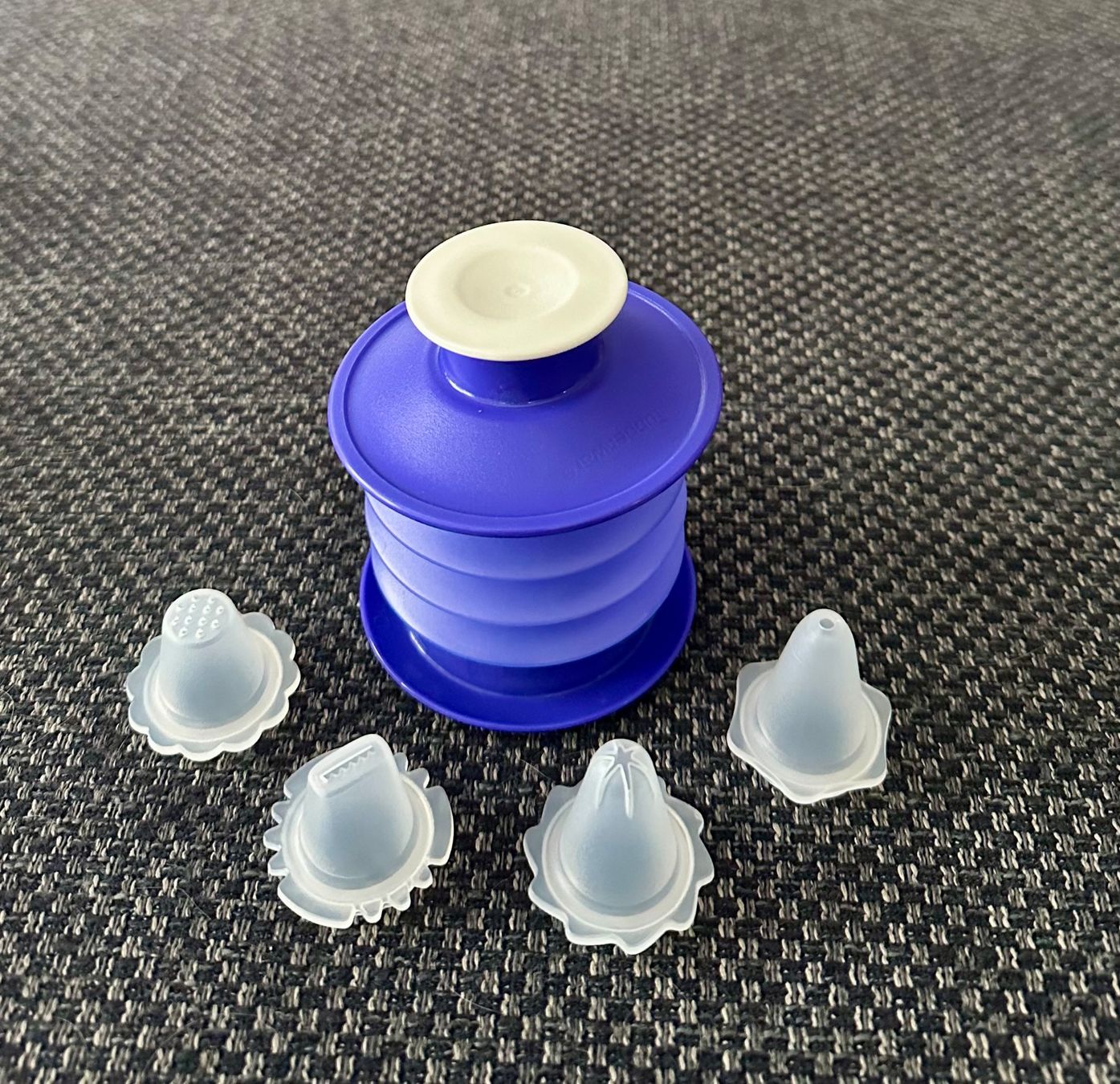 Tupperware Contenitori & Simili: Tupperware Dekorierstift mit 4 Tüllen – Nuovo e nell'imballaggio originale da Wallbach venduto da paxnic