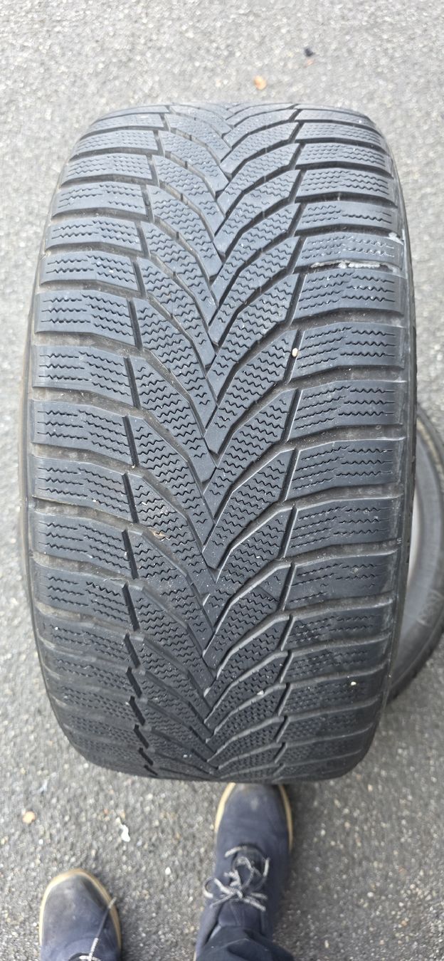 Nexen Pneumatici & Ruote complete: Winterpneu 255/40/R18 M+S – Usato da herzogenbuchsee venduto da jamma01 1