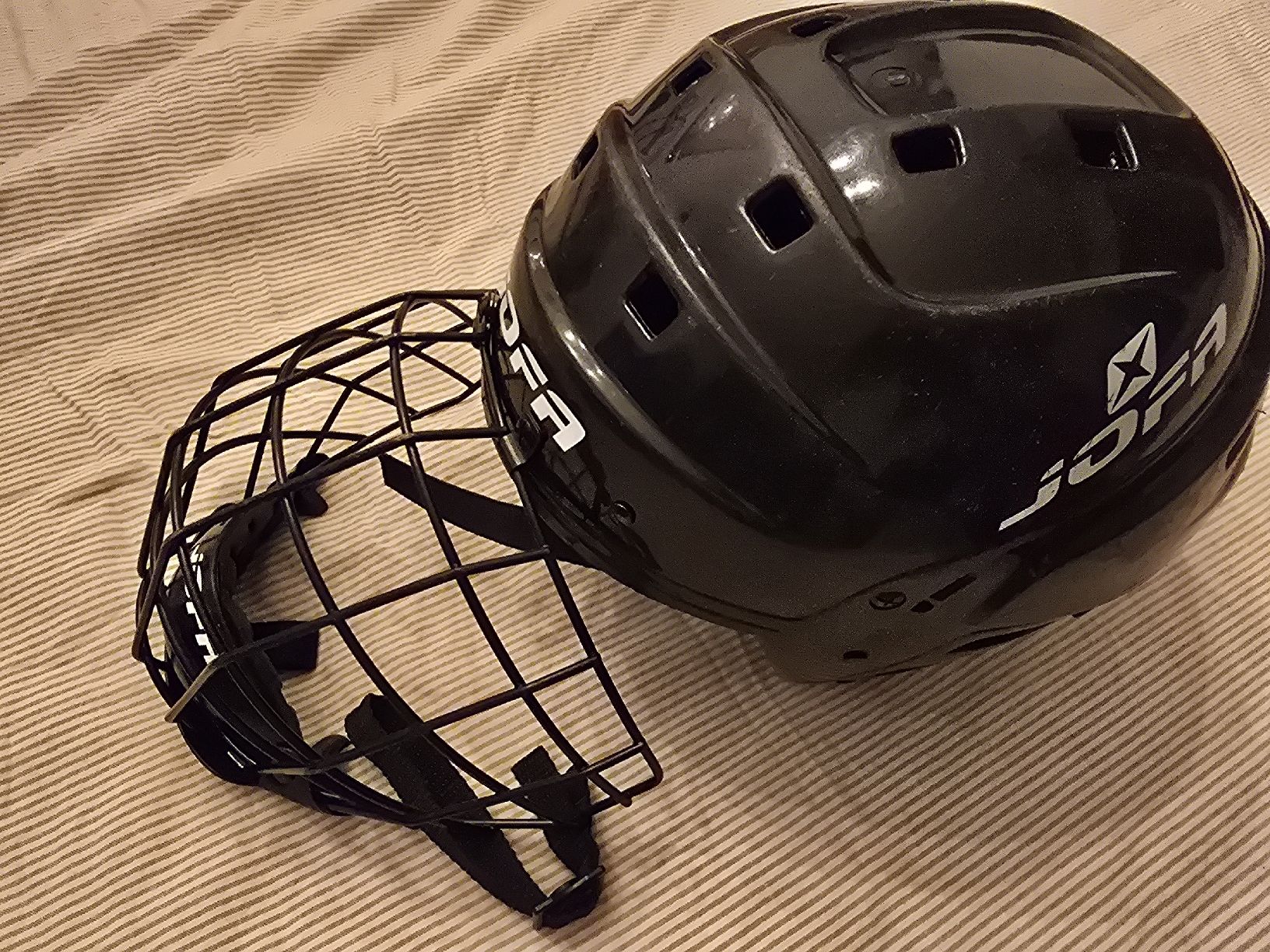 Caschi: Kinder Eishockey Helm mit Gitter JOFA schwarz gebraucht – Usato da Zürich venduto da SecondAppeal 4