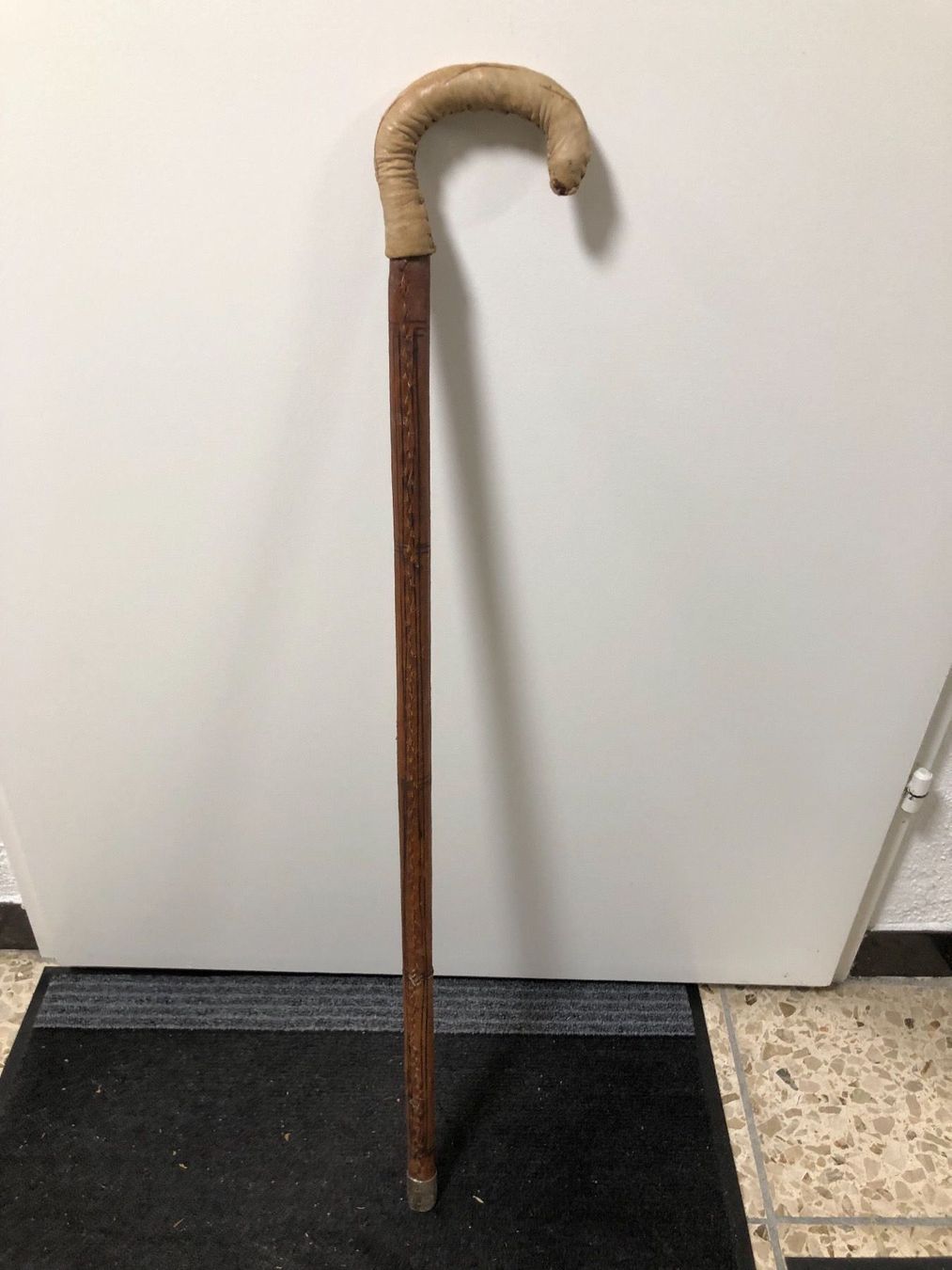 Ausili per la deambulazione: Holz gehstock leder – Usato da Reinach AG venduto da rares75