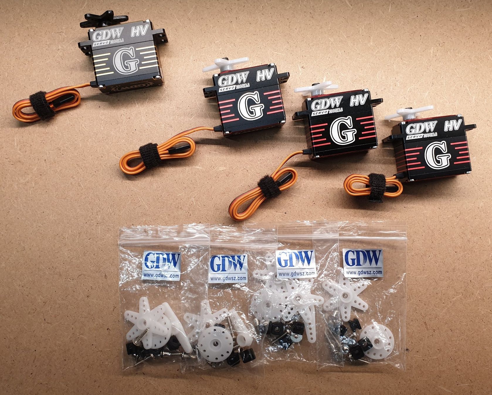 RC Kits de montage: GDW Heli Servos Set – Neuf (Voir description) à Ohmstal par p-51d