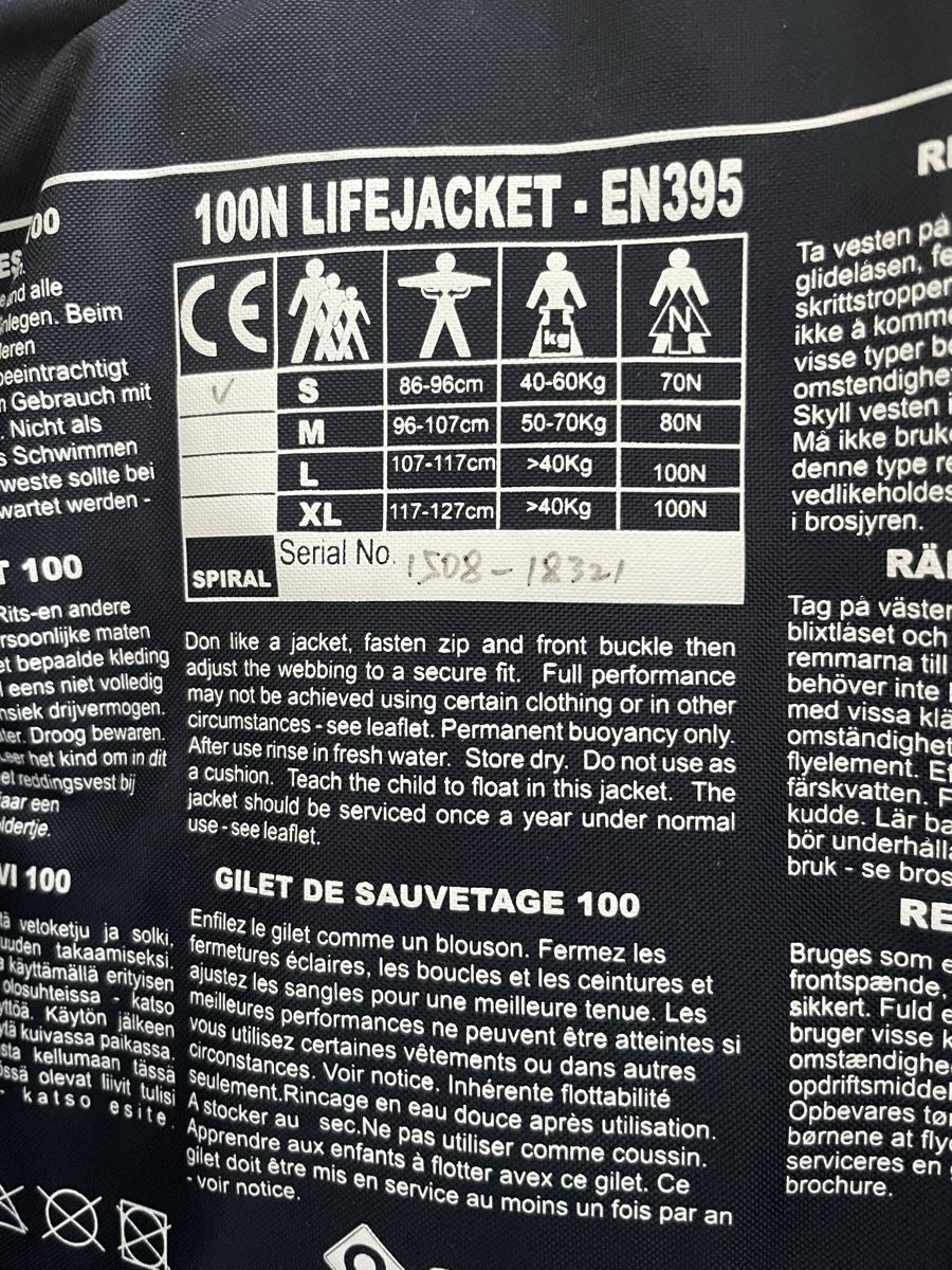 Schwimmwesten: Schwimmweste Crewsaver Grösse S – Gebraucht aus Wollerau von koiisler 1