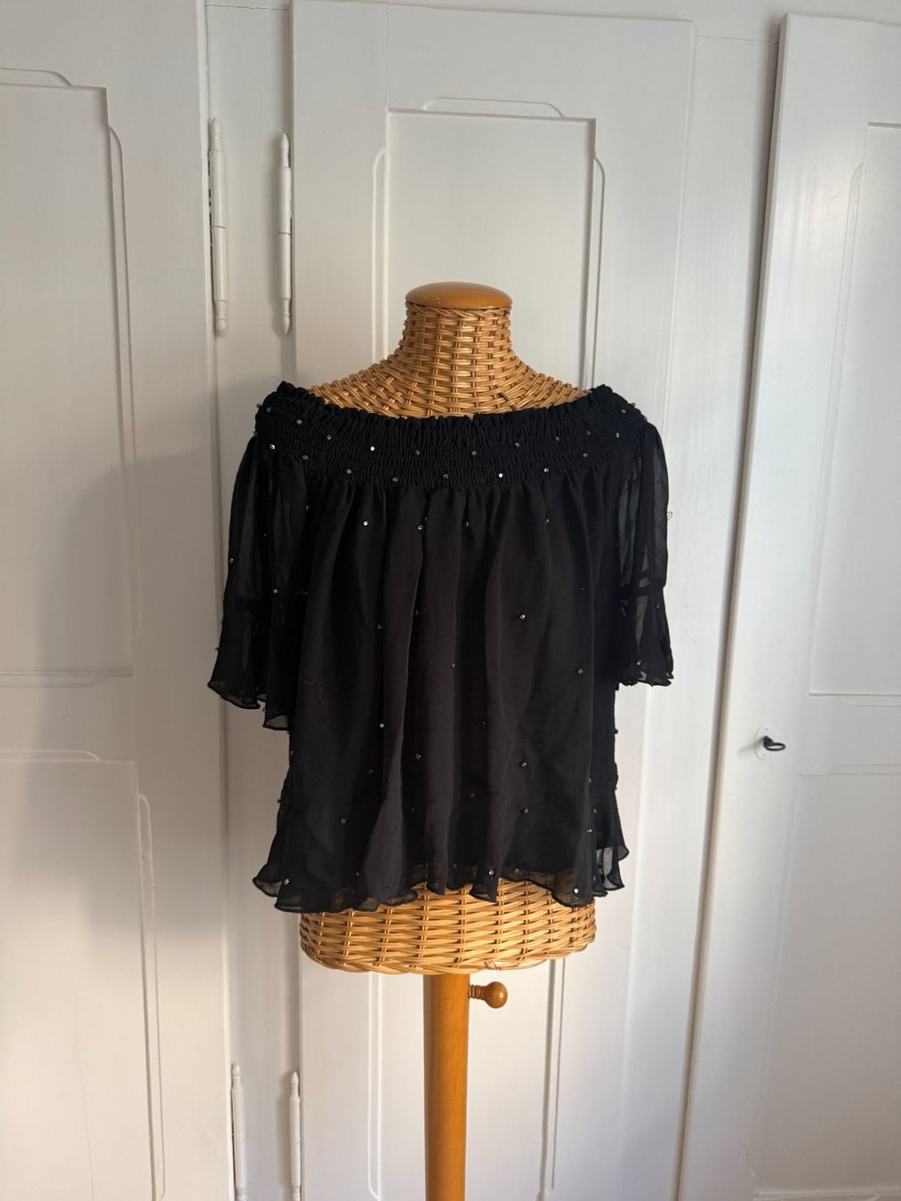 Zara Tuniques: ZARA - Chiffon Tunikabluse schwarz mit Strass S – D'occasion à Zürich par Diazaio