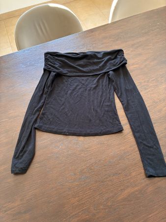Top noir H&M, taille XS, manches longues - parfait printemps