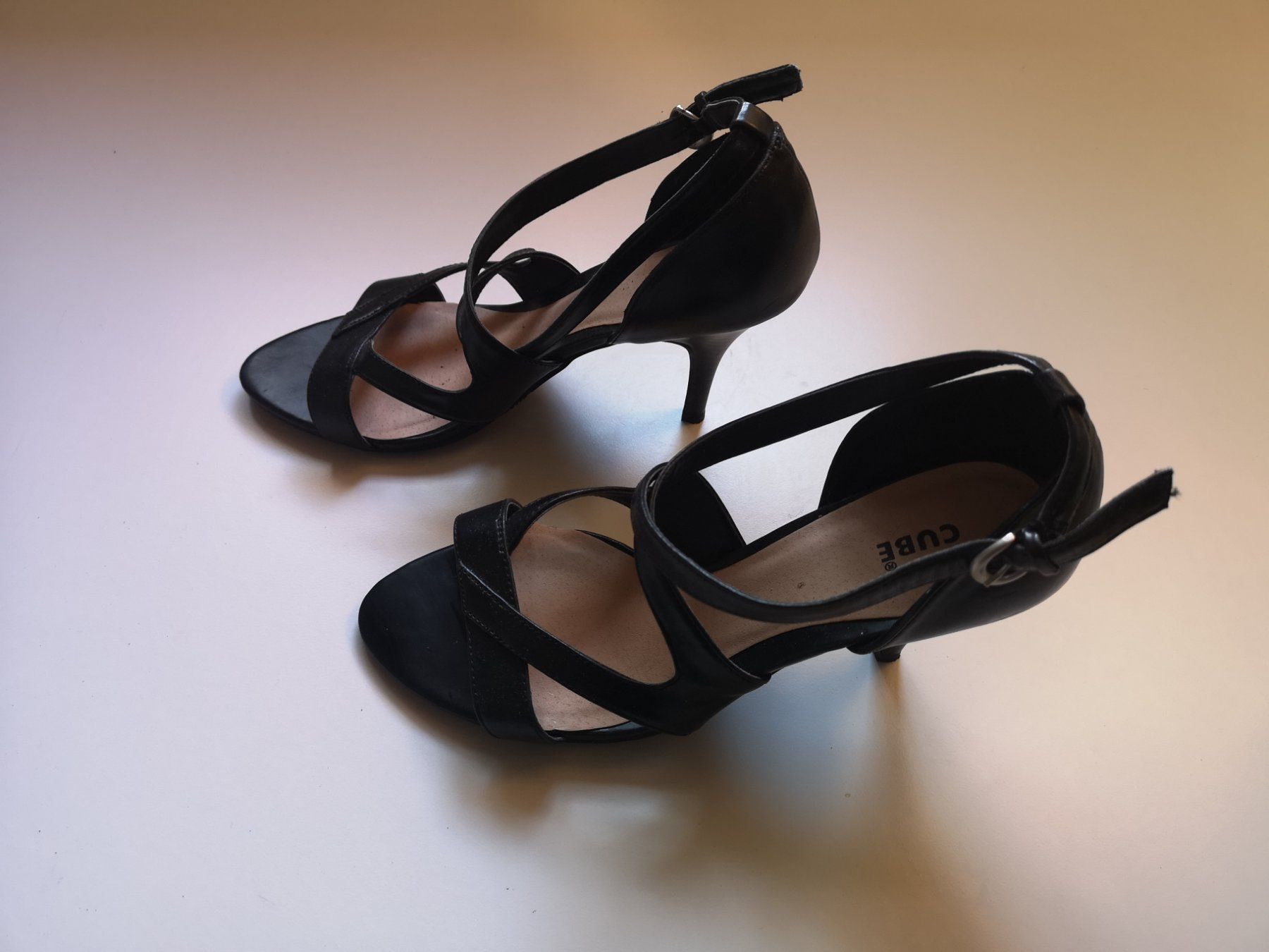 Scarpe da donna: Stilettos Farbe schwarz Gr. 38 – Usato da Rothrist venduto da GIWALD 1
