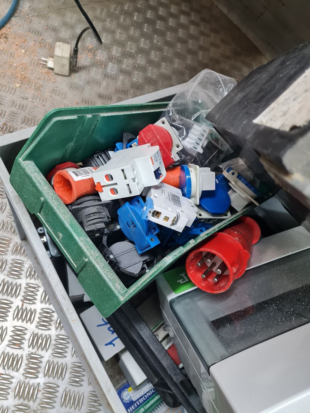Alimentazione elettrica: divers matériels électriques – Usato da Villarepos venduto da jerjer22 2