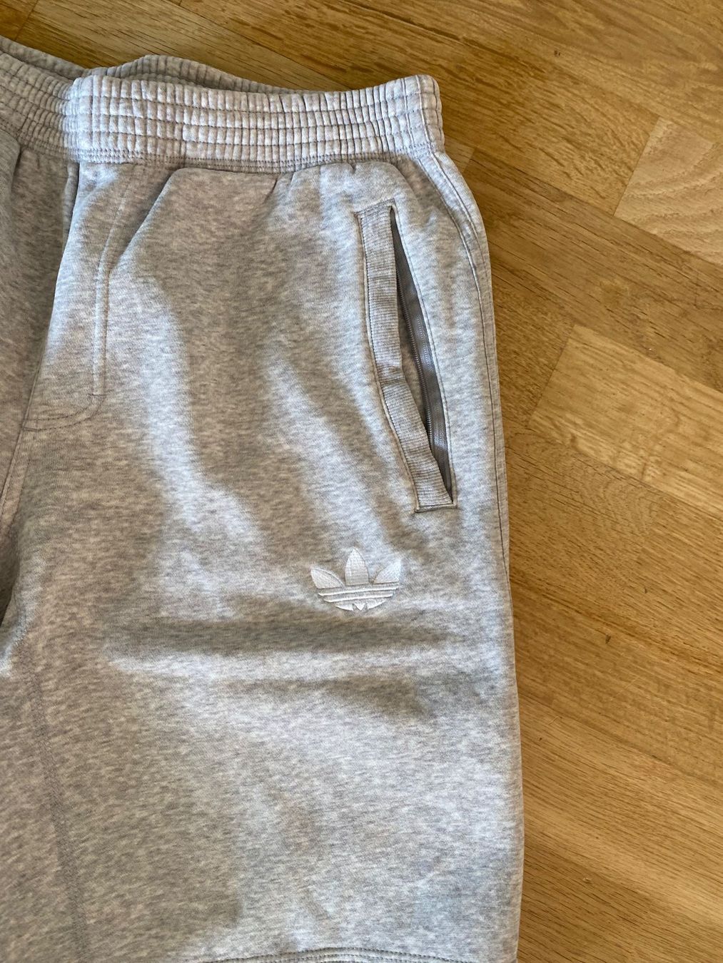 Pantaloni: Adidas Herren Grösse M Short Hose Trainerhose – Usato da St. Gallen venduto da ka_mo 1