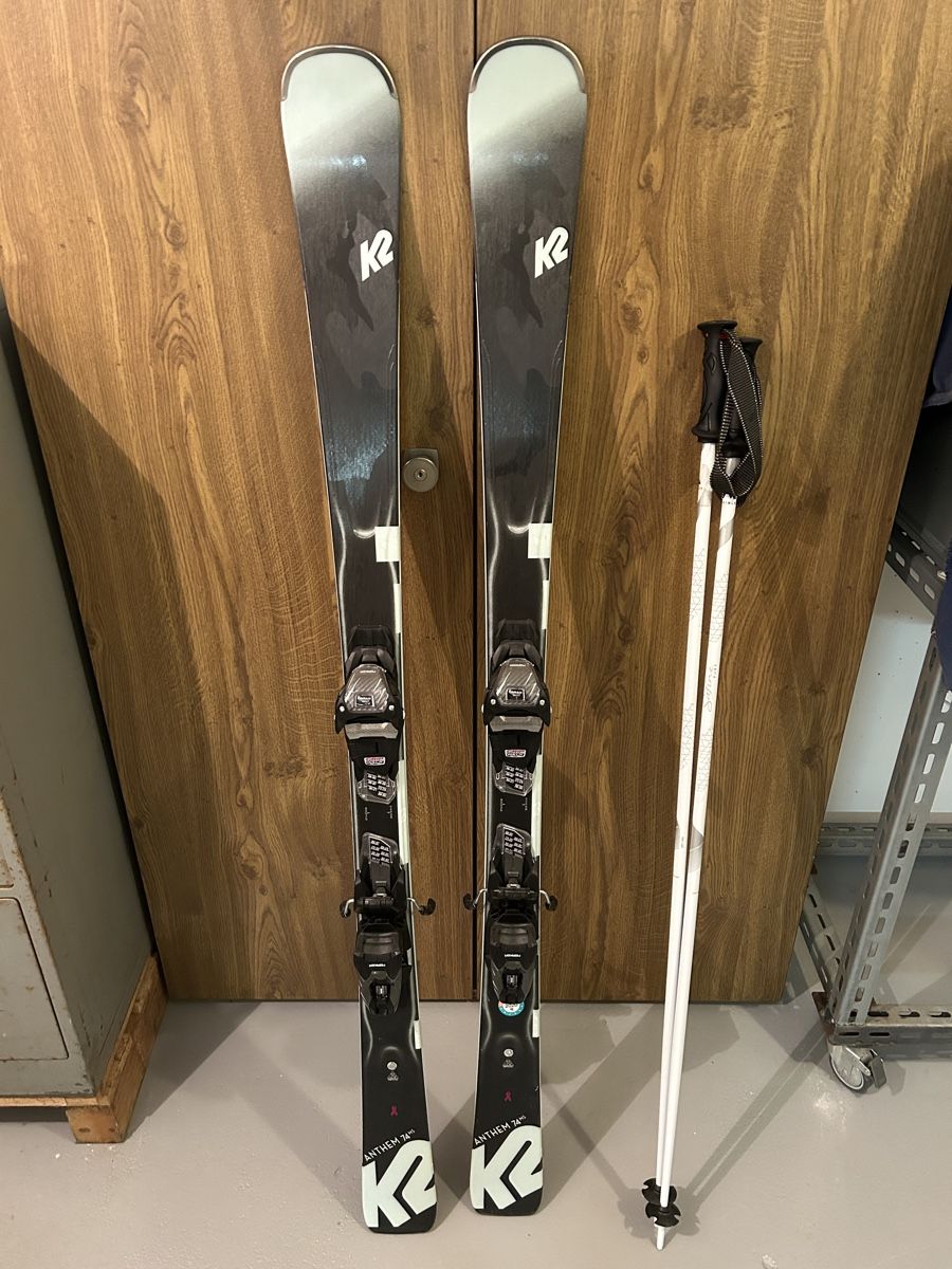 K2 Sci: Ski-Set Ski, Stöcke und Helm – Usato da Niederbuchsiten venduto da idontknow.