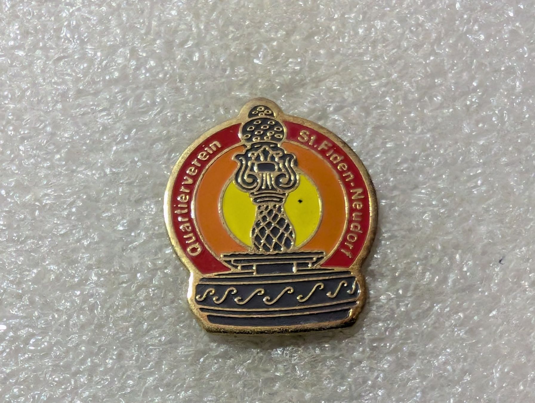 Placchette & Badge: Ansteckpin 141: Quartierverein – Usato da Oppligen venduto da Pin-Fall-Shop