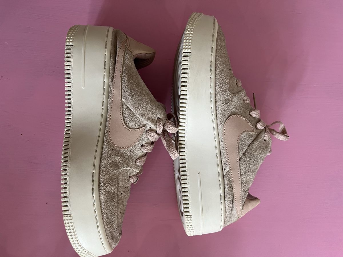 Nike Scarpe da donna: beige/hellrosa Nike Airforce/ wie neu / GR. 37.5 – Nuovo (secondo la descrizione) da Fehraltorf venduto da y2kout7