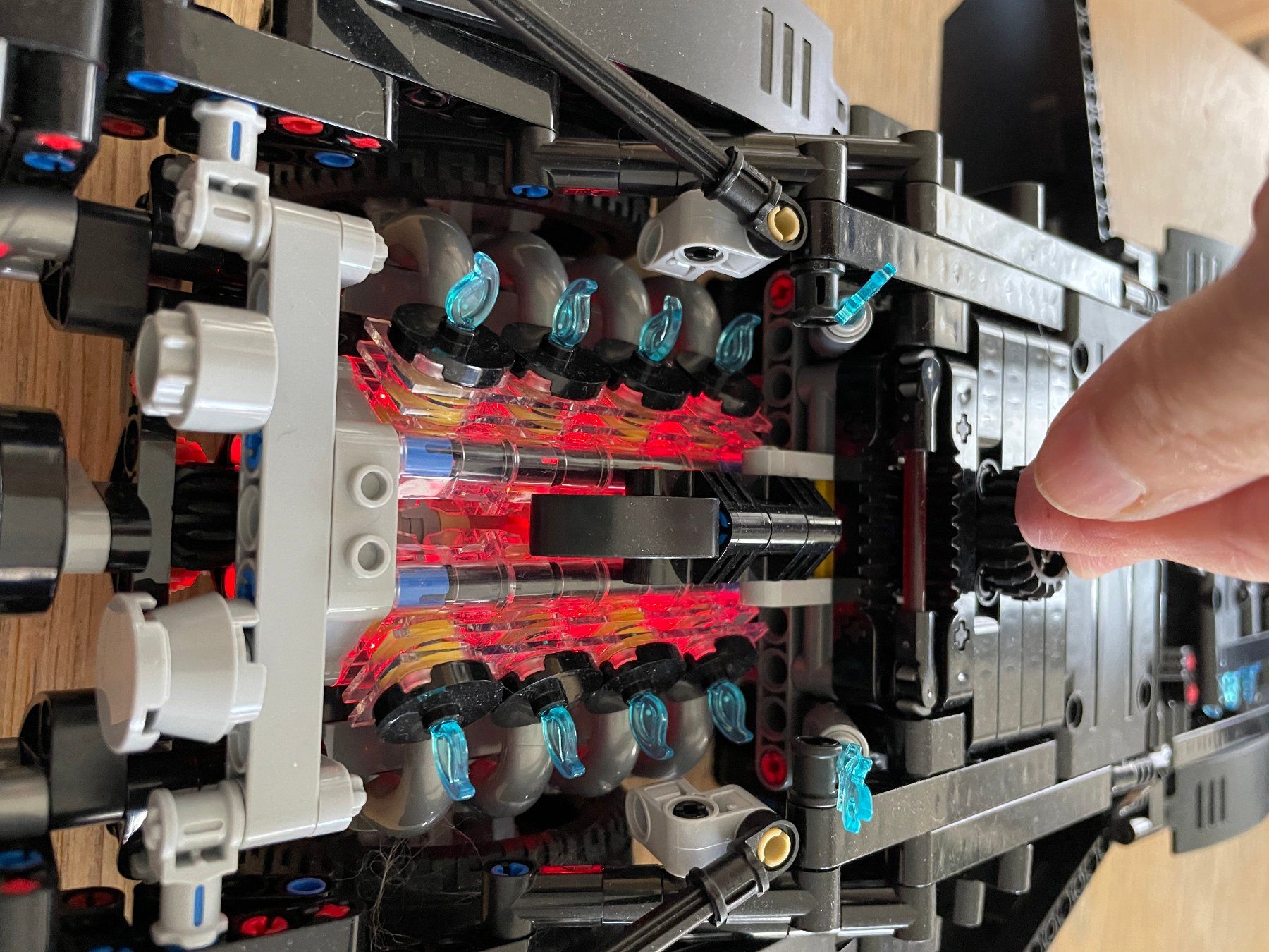 Technics Baukästen: LEGO Batmans Batmobile 42127, LEGO Technic – Neu (gemäss Beschreibung) aus Cossonay-ville von cecile1235 3