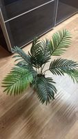 Künstliche Palme mit weissem Topf guter Zustand
