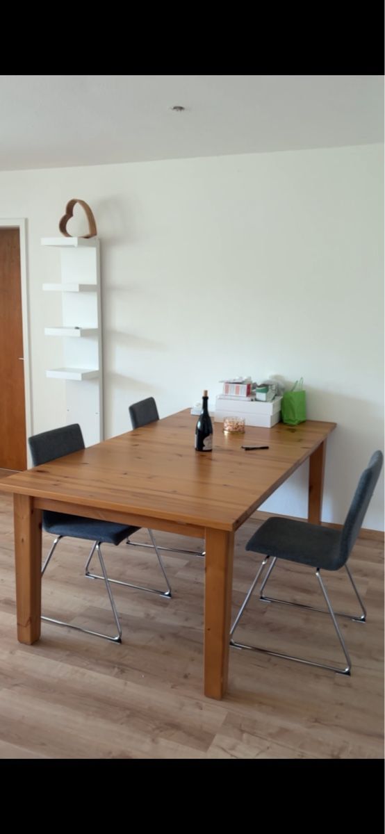 Tavoli: Solid Wood Dining Table – Usato da Uster venduto da adrianmendezz