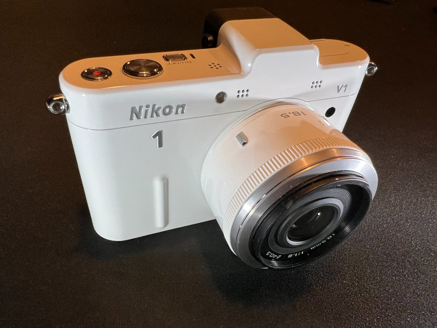 Nikon Fotocamera: Nikon 1 V1 mit Objektiv – Usato da Uster venduto da Stoessda