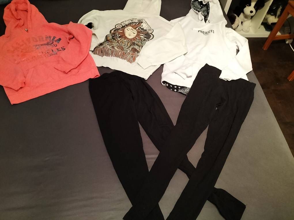 Lotti & Set di vestiti: Pullover und Leggings – Usato da Amriswil venduto da cbe_cr6q 1