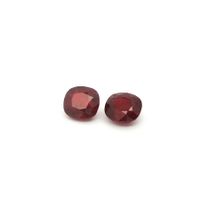 1 PAAR STRAHLEND ROTE MADAGASKAR RUBINE, 4.940 / 5.480 CT.