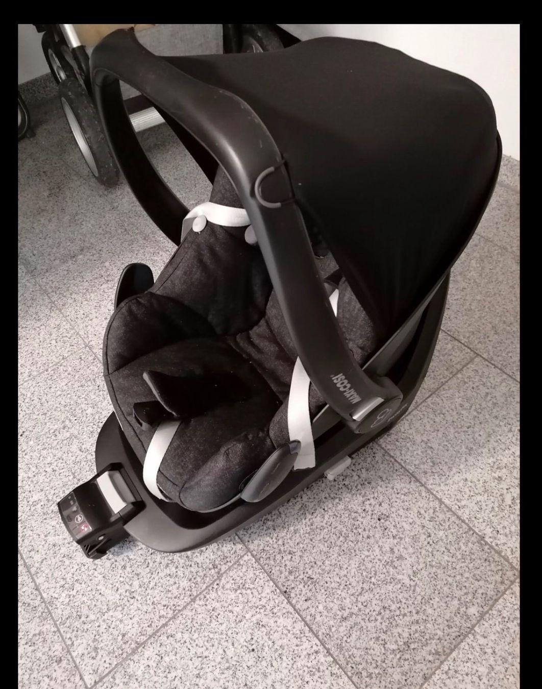 Maxi-Cosi Seggiolini per auto: Maxi-Cosi Pebble Plus Kindersitz mit Isofixstation – Usato da Liestal venduto da Efri33