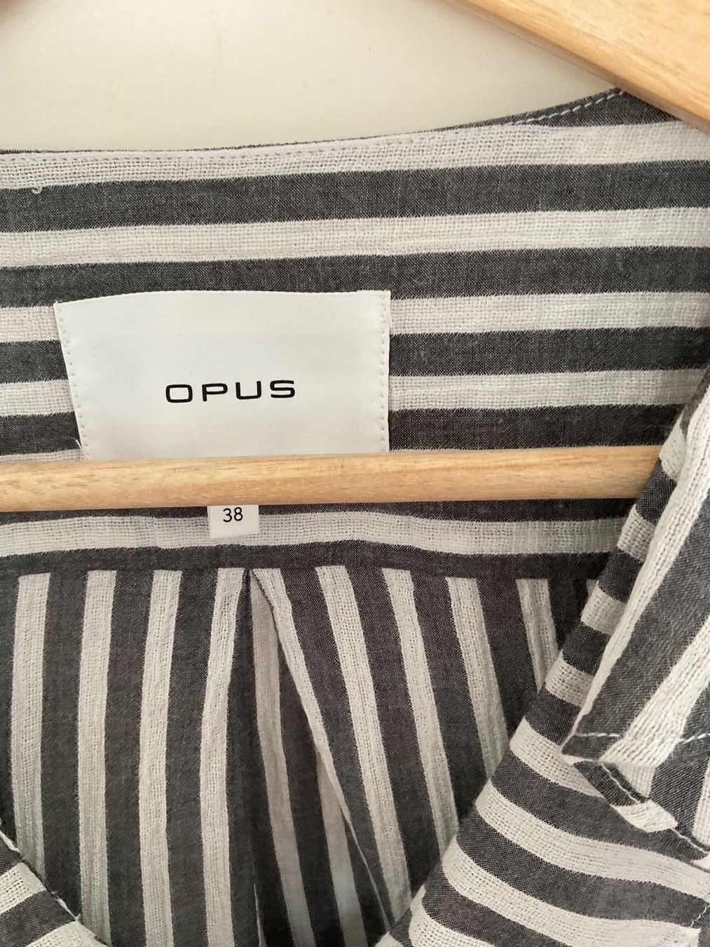 Opus Blusen: OPUS schöne leichte Bluse Gr 38 weiss/hellgrau – Gebraucht aus Schlieren von Vilsonella 2