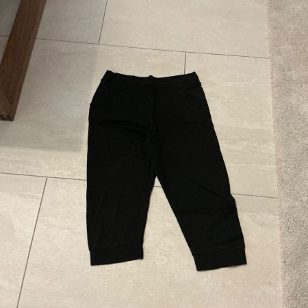 Schwarze 3/4 Sporthose Gr.M Bequem & Stylisch!