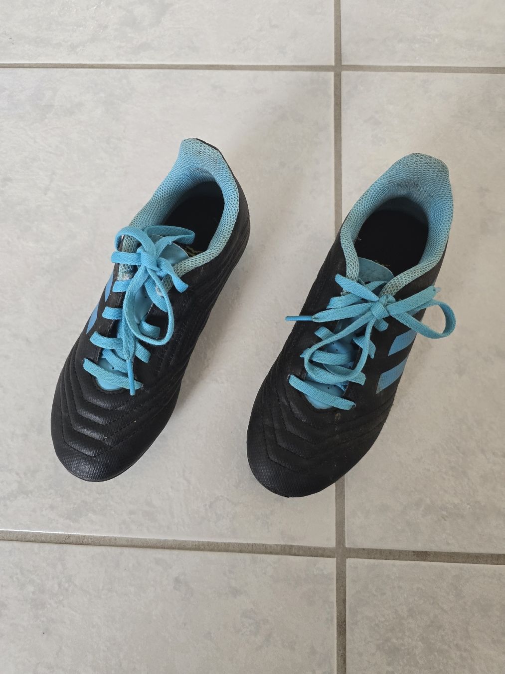 Adidas Chaussures garçon: Fussballschuhe Gr 32 – D'occasion à Lostorf par Venice16