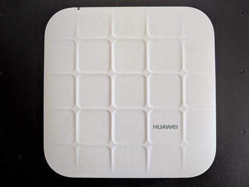 Huawei Modem & Router: Huawei WLAN Controller inkl. 2 Switches und 20 AccessPoints! – Usato da Langenthal venduto da netcamp 3