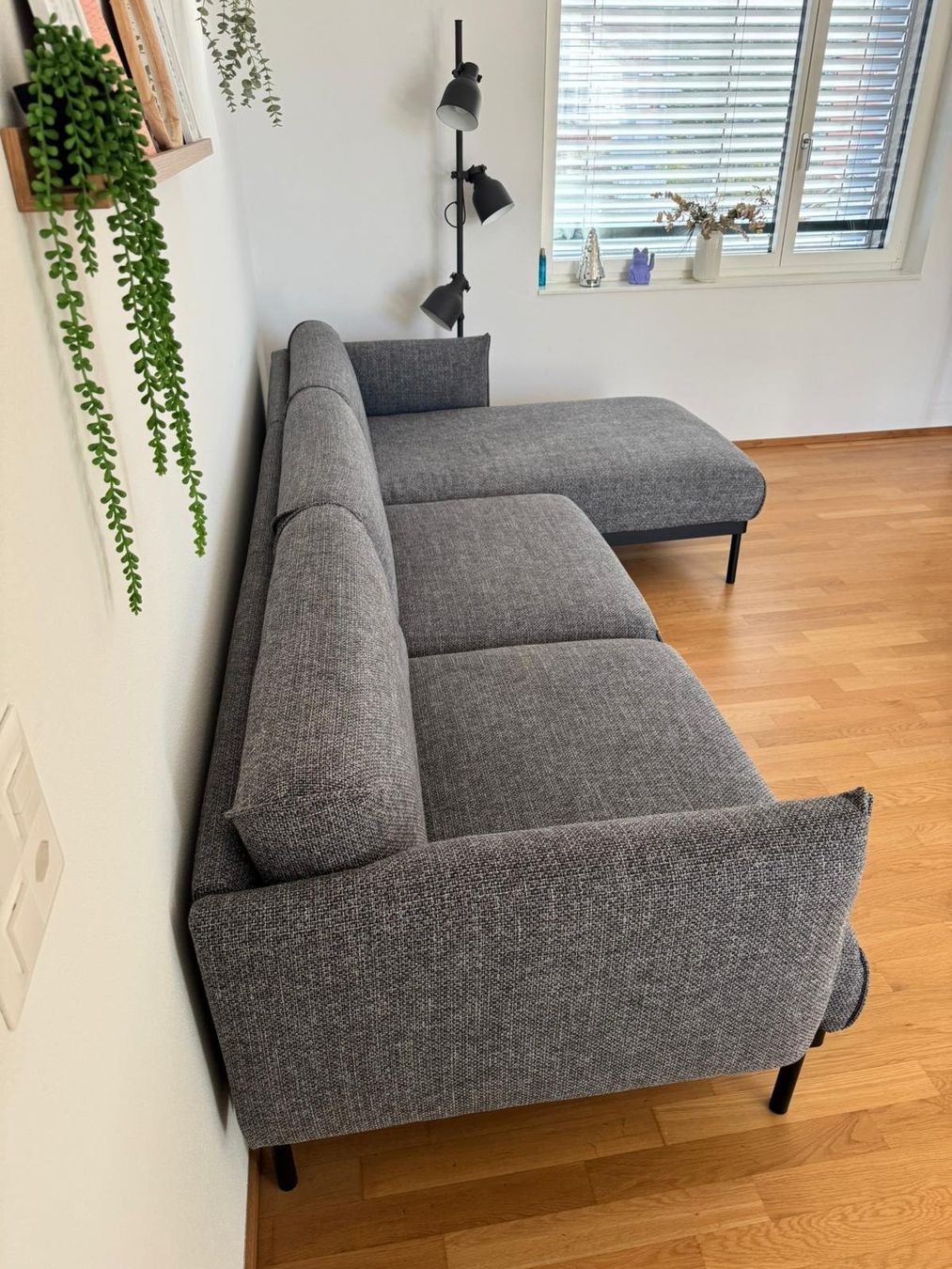 Ikea Sofas: Sofa ÄPPLARYD 3er-Sofa mit Récamiere, Lejde grau/schwarz – Gebraucht aus Ormalingen von zweitakter 3