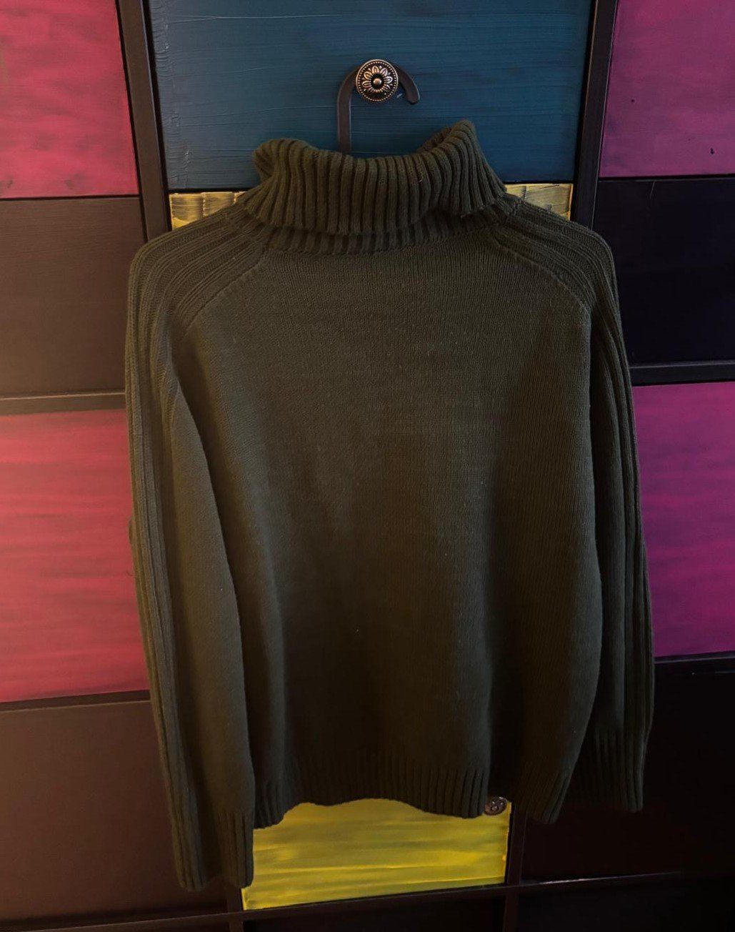 Maglioni & Felpe: Warmer Rollkragenpullover, in Olivgrün, Gr. S – Usato da Bülach venduto da reaos 4