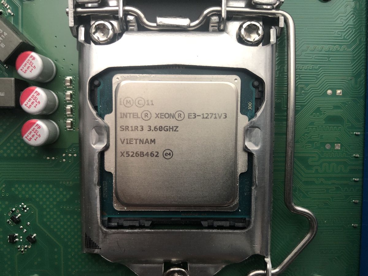 Intel Composants électroniques: Intel Xeon E3-1271v3 CPU – D'occasion à Zürich par veg_n57p