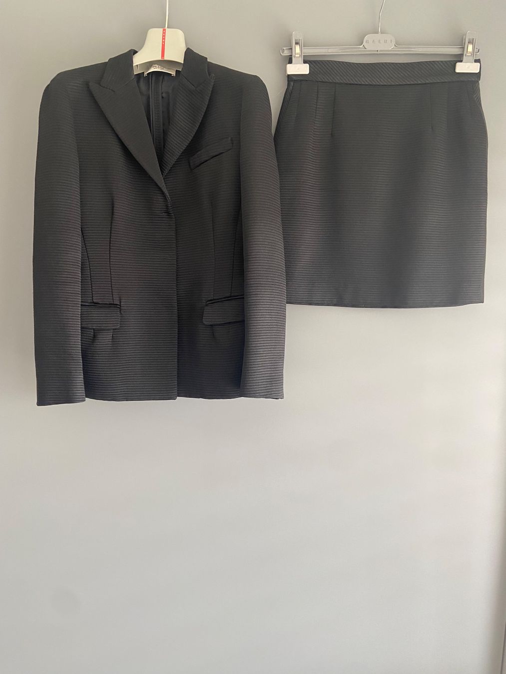 Prada Completi & Tailleur: Prada Anzug, italienische Gr.42, Gr.S. – Usato da Walchwil venduto da lodrick