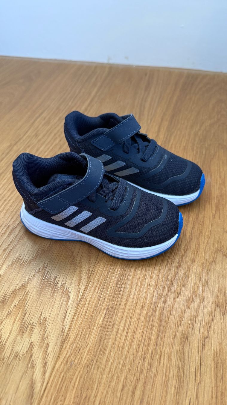Adidas Scarpe per ragazzi: Adias Turnschuhe/Sneakers Grösse 22 – Usato da Münchenbuchsee venduto da sterbsli