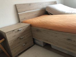 Doppelbett mit Nachttisch top Zustand