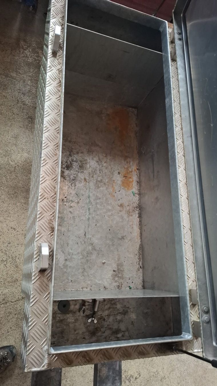 Casse di trasporto: Material Kiste  für Pick-up – Usato da Obfelden venduto da 62306330 5