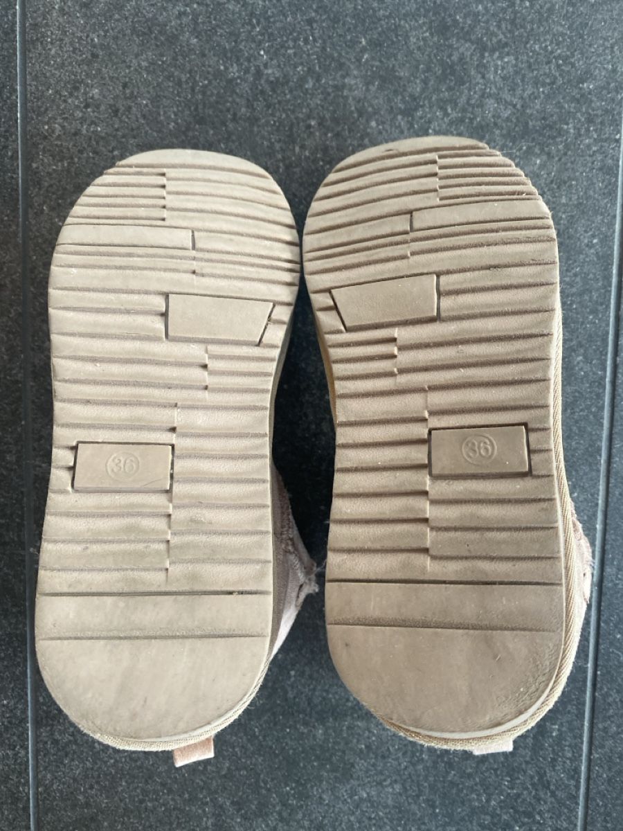Scarpe per ragazze: Bottines fourrées femme pointure 36 – Usato da Prez-vers-Noréaz venduto da Onicolet11 1