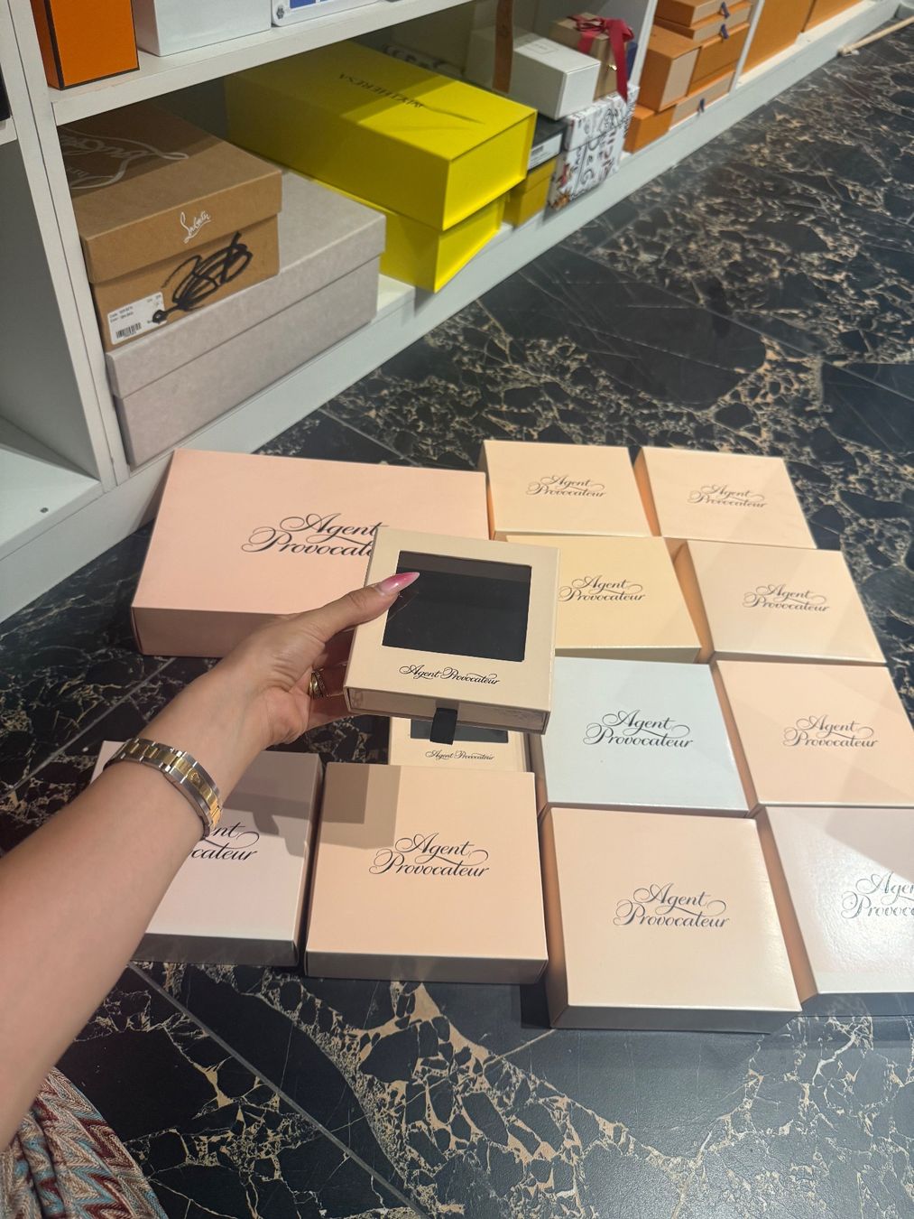 Casse di trasporto: Agent Provocateur Boxen Aufbewahrung – Nuovo e nell'imballaggio originale da Hagenbuch ZH venduto da PascalSahli 1
