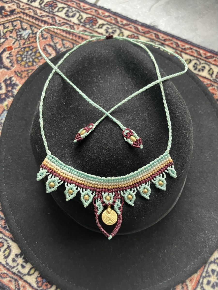 Catenine: Handgemachte Makramee Halskette, Modeschmuck, Unikat! – Nuovo e nell'imballaggio originale da Thun venduto da Naestia