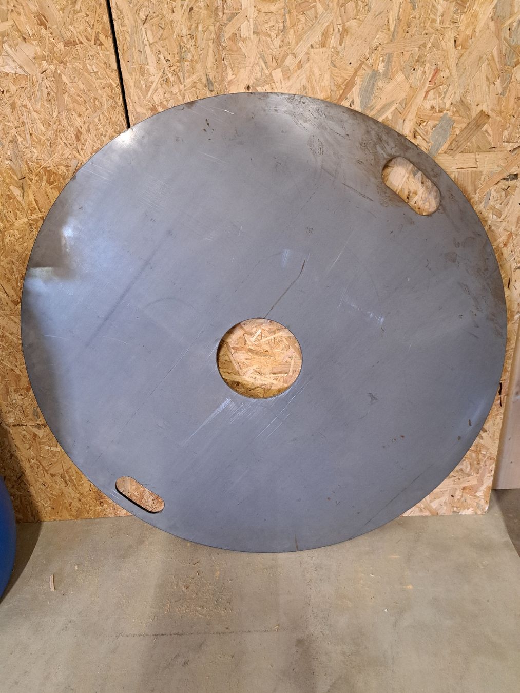 Servierplatten: Runde Grillplatte Stahl Neu – Neu (gemäss Beschreibung) aus Hemmental von Kommode.sh