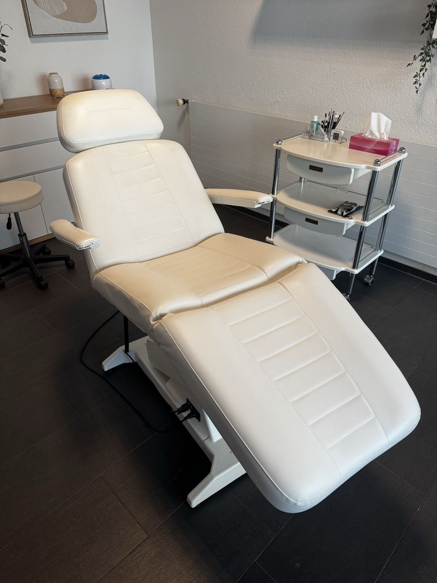 Lettini & sedie per cosmetici: Kosmetikliege – Usato da Wolfhalden venduto da sin_682b