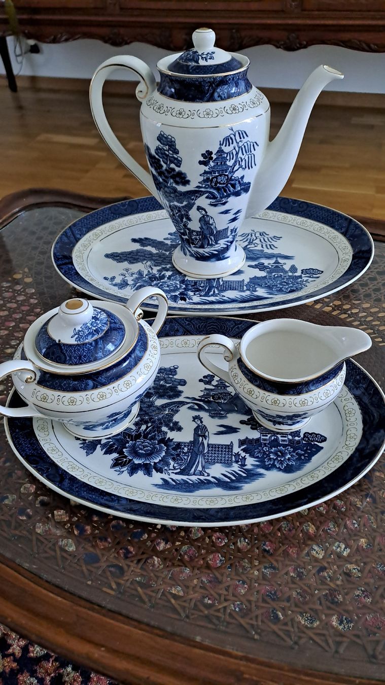 Set di piatti: Teekannenset mit Teller von Nikko, Japan – Usato da Bern venduto da shery33 5