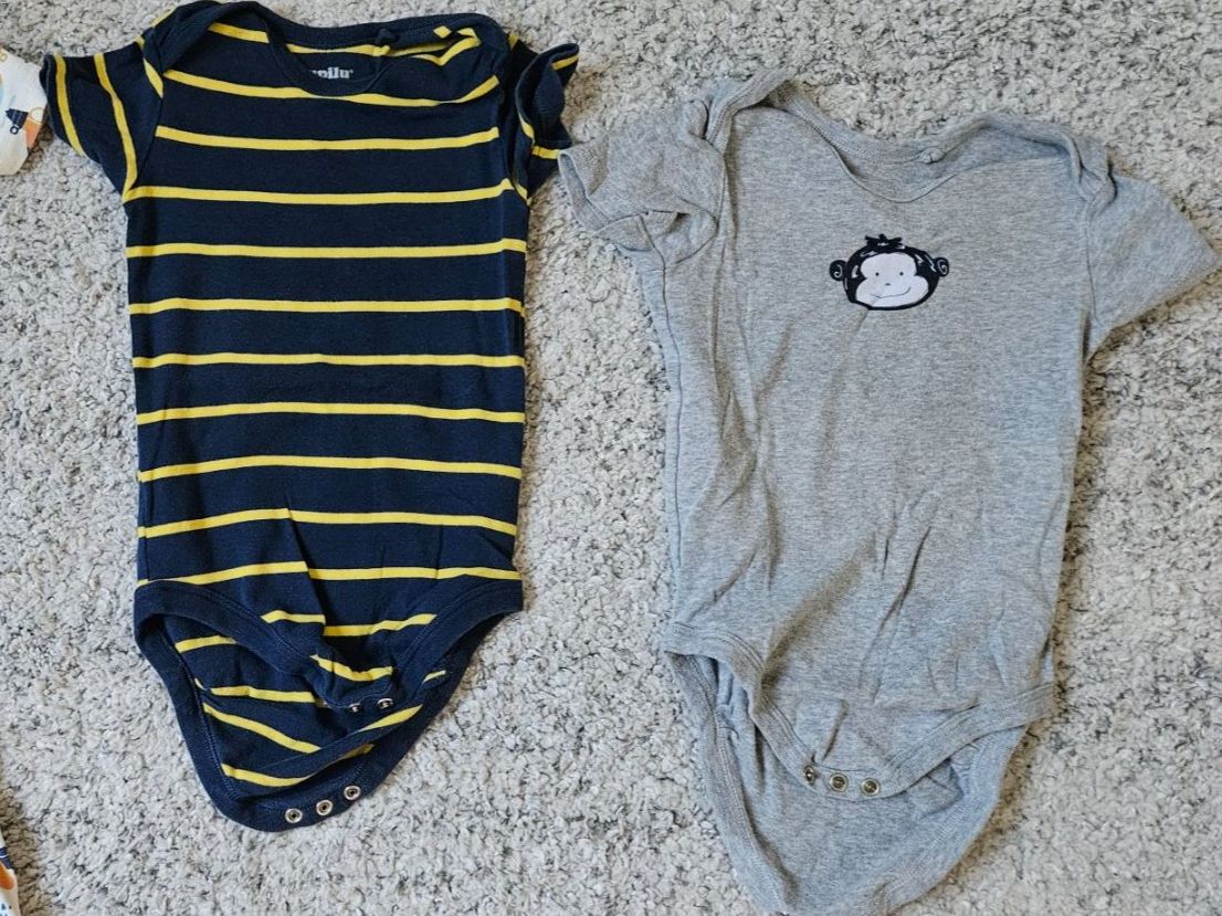 Lotti di vestiti: 2 süsse Baby Bodys Gr. 86/92 – Usato da Thalwil venduto da julia_jules