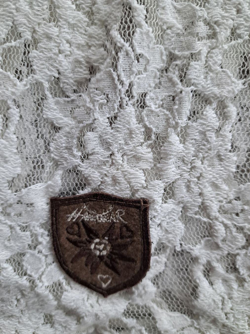 Top: Weisse Spitzenbluse Gr. L mit Applikation – Usato da Triesenberg venduto da Anastasia26 2