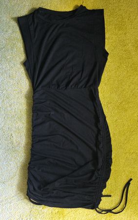 Schwarzes Sommerkleid mit Raffung, Grösse 36, neuwertig!