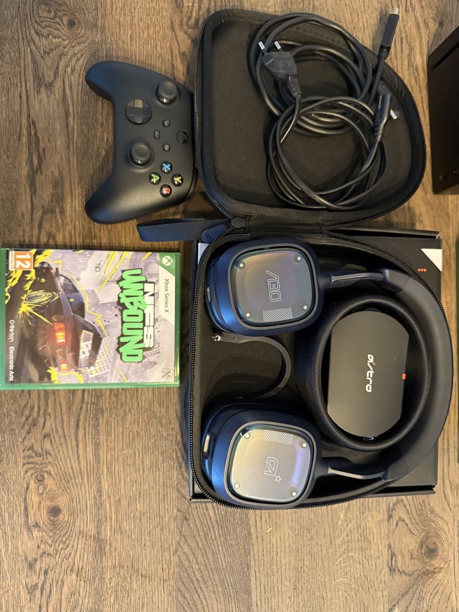 Microsoft Consoles: Xbox Series X 1TB + Game + Headset – D'occasion à Aadorf par Apoly 1