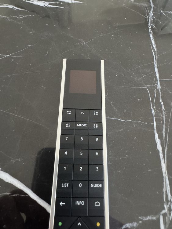 Télécommande Bang & Olufsen Beoremote One – Version Bluetooth – Argent – Comme Neuve
