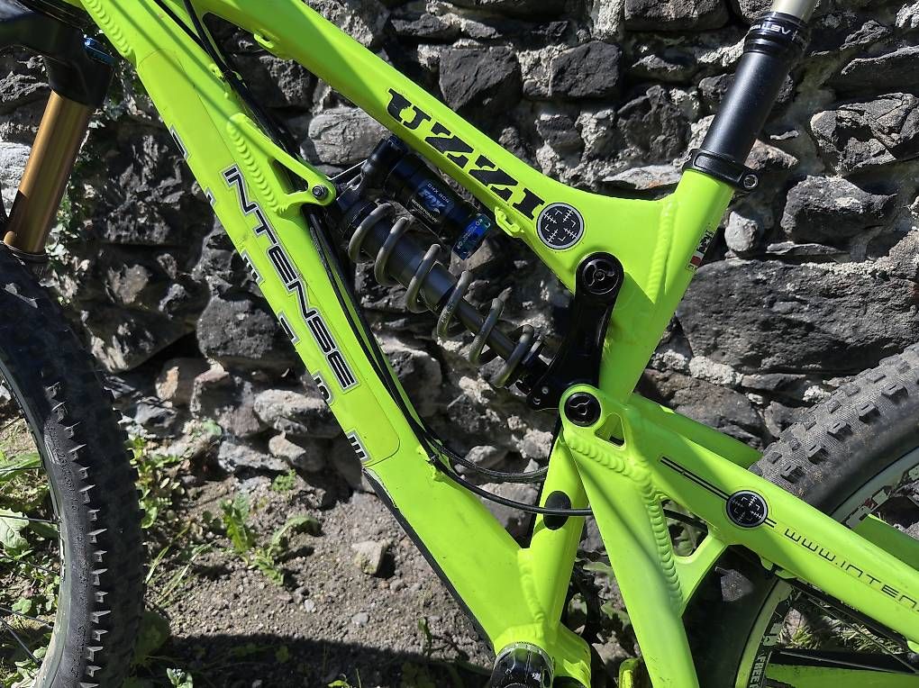 Biciclette: Intense Uzzi - Mountainbike Downhill – Usato da Silenen venduto da UriNerge 2