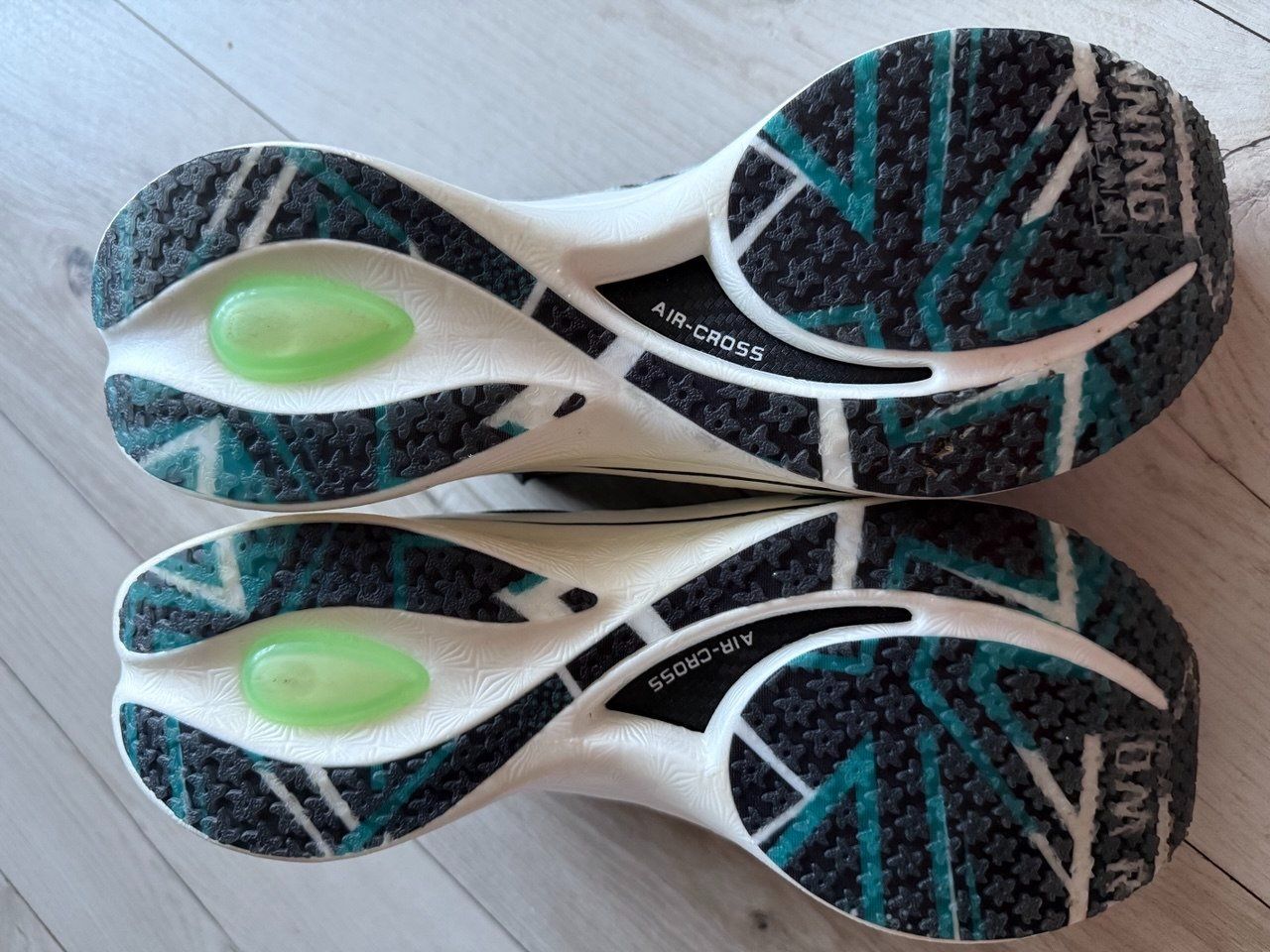 Chaussures hommes: Carbon-Laufschuhe 42.5 – D'occasion à Leysin par awo_cm7y 3