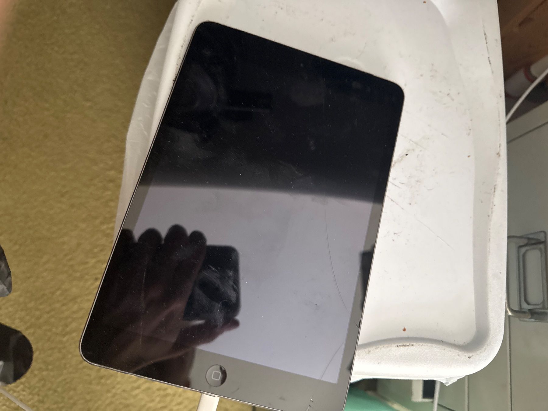 Apple Tablet PC: Ipad mini 2 - A1490 - icloude – Difettoso da Olten venduto da HoYa01 1