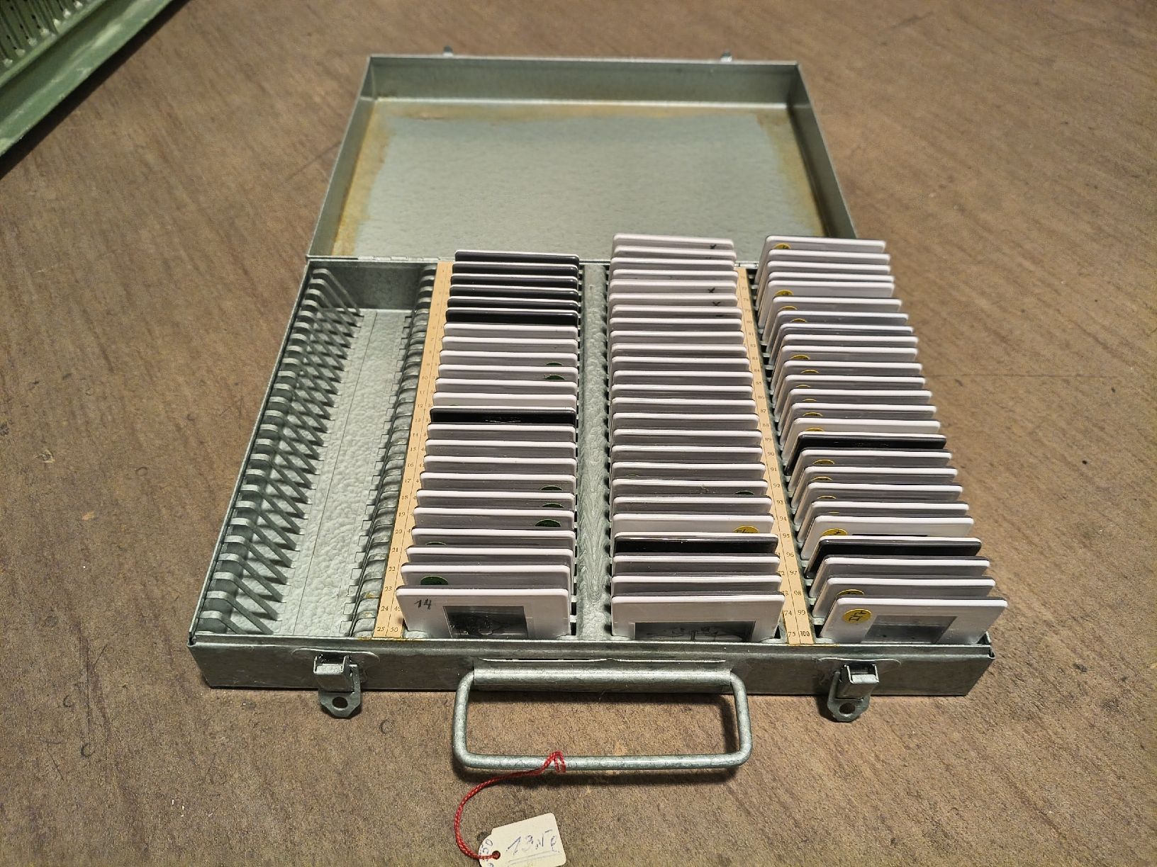 Collection of Medical Slides with case (D'occasion) à Zürich pour CHF ...